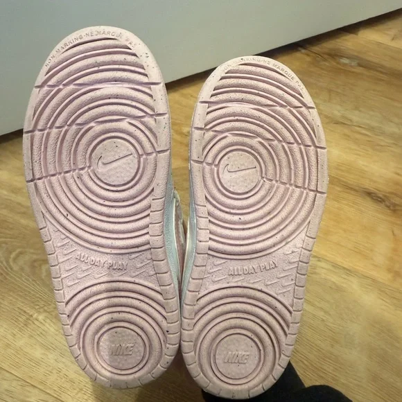 Nike Kids Sneakers - White and Pink - Picture 3 of 3
